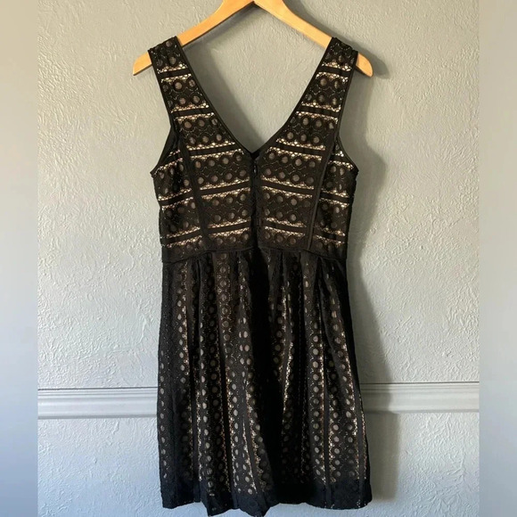 Ann Taylor Loft | lace overlay | black | nude | tank | a line | size 4 - Picture 11 of 14